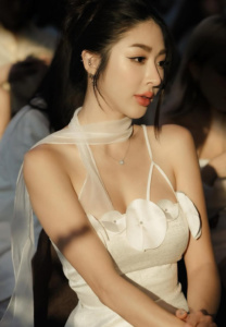 น้องนี Lardapha