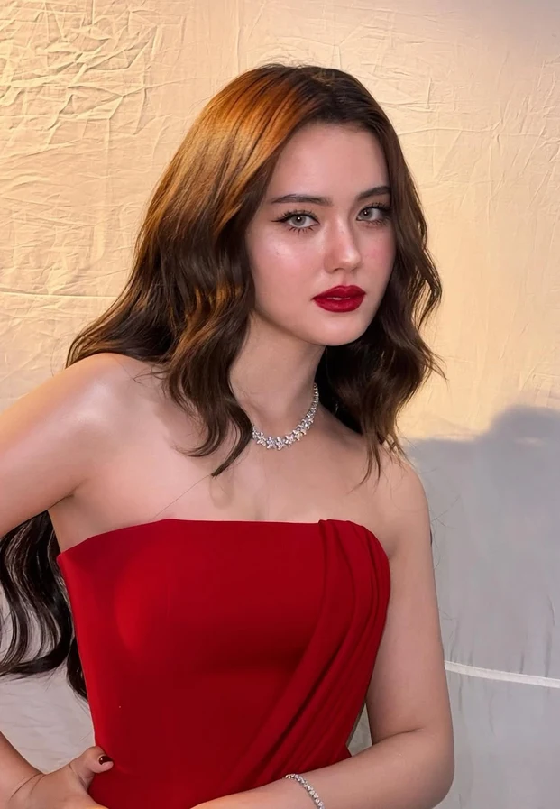 เดนิส เจลีลชา รอยยิ้มสดใสเป็นธรรมชาติ