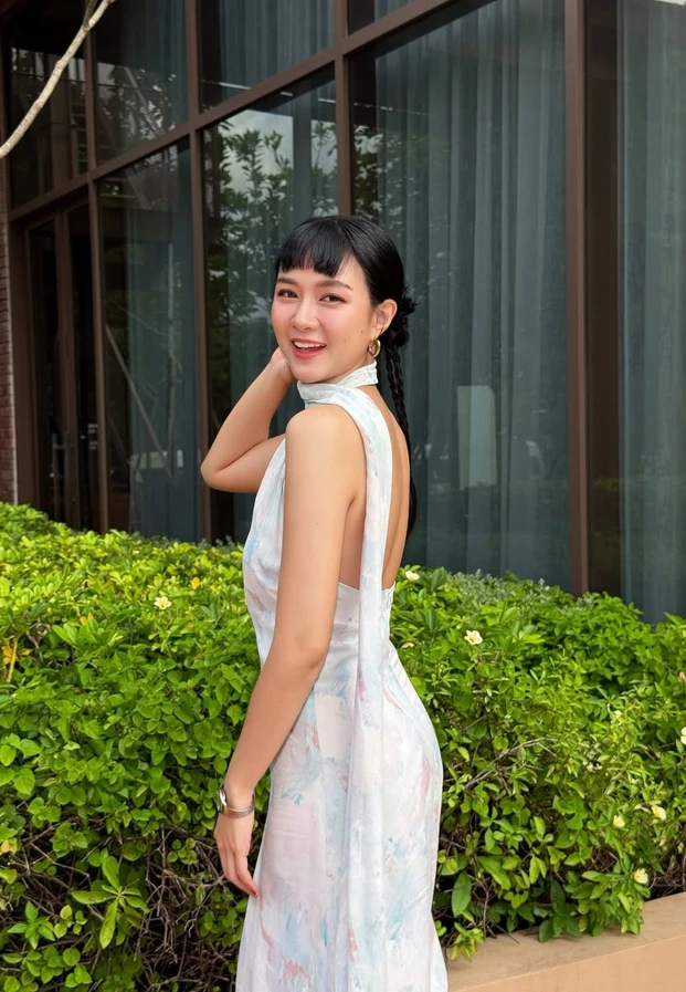 น้องบี๋ ญารินดา ในลุคหวานสดใสเป็นธรรมชาติ