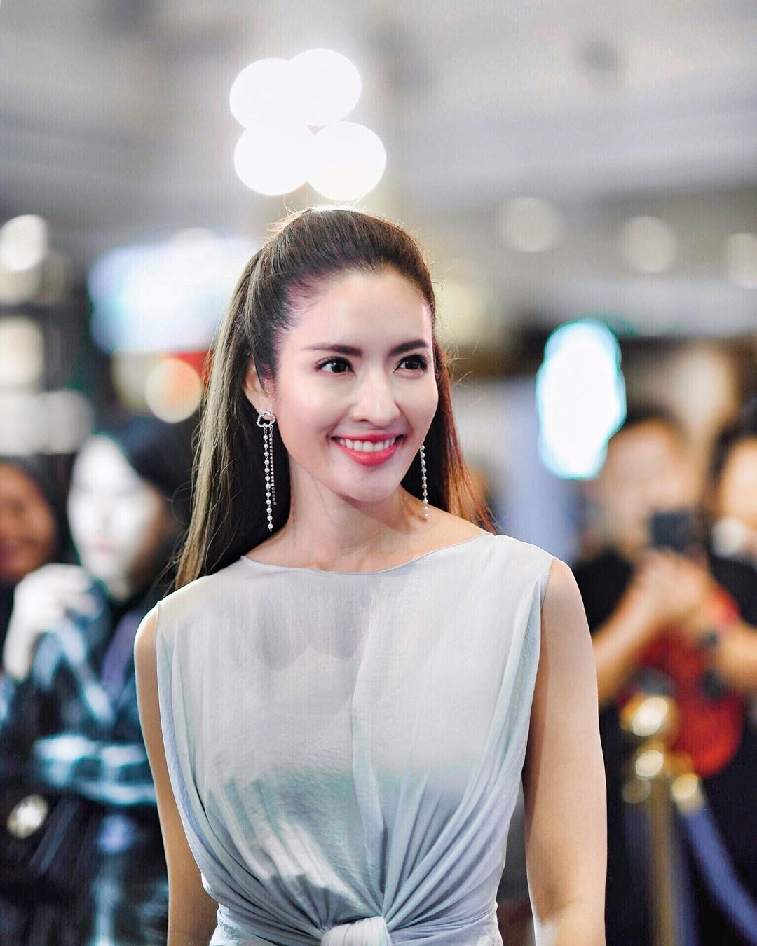 ภาพถ่ายพอร์ตเทรตรอยยิ้มหวานละมุน สวยสง่าเลอค่า