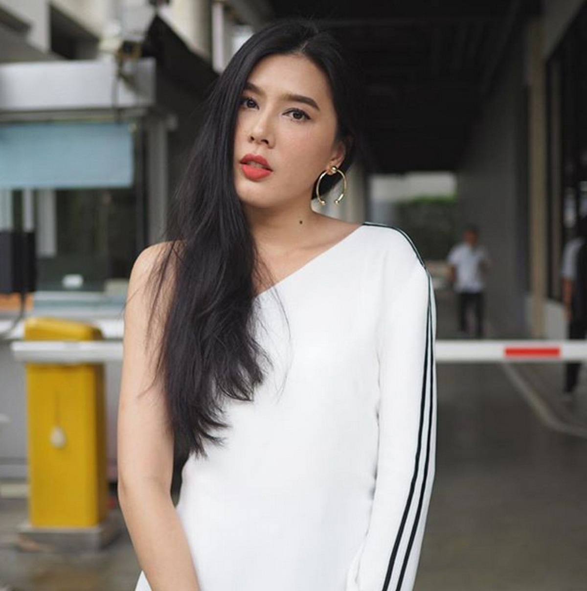 ภาพถ่ายพอร์ตเทรตสวยหวานสง่า ลุคไฮโซเรียบหรู