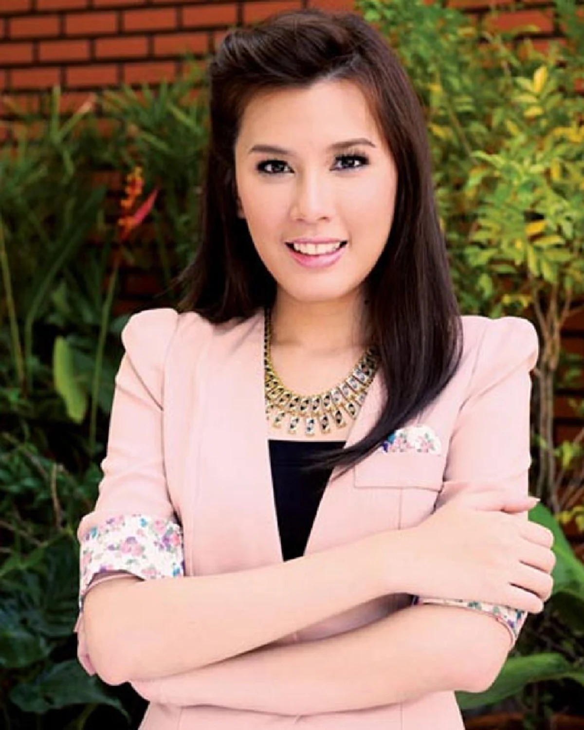 ลุคออกงานสังคมสวยหวาน หรูหรา ออร่าสะใภ้หมื่นล้าน