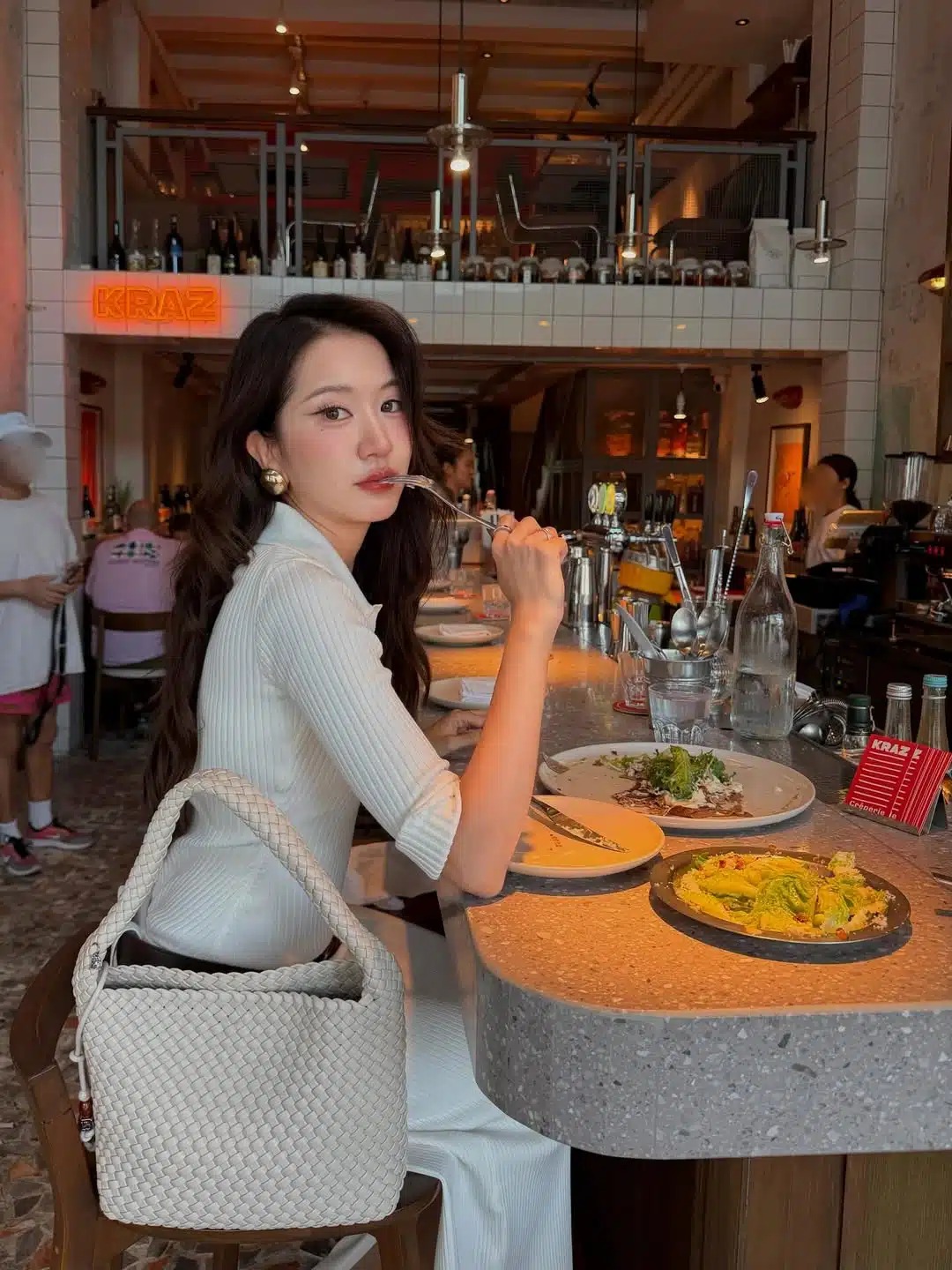 ลุคคาเฟ่สบายๆ เรียบหรูดูดี สไตล์มินิมอลอินเตอร์