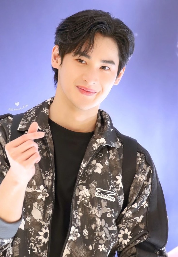 เก้า นพเก้า รอยยิ้มอบอุ่นและมินิฮาร์ตสุดน่ารัก
